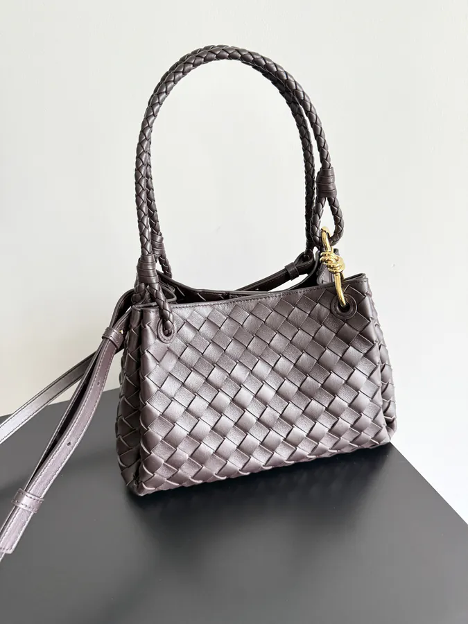 BOTTEGA VENETA 2025 Autumn New Medium Parachuta