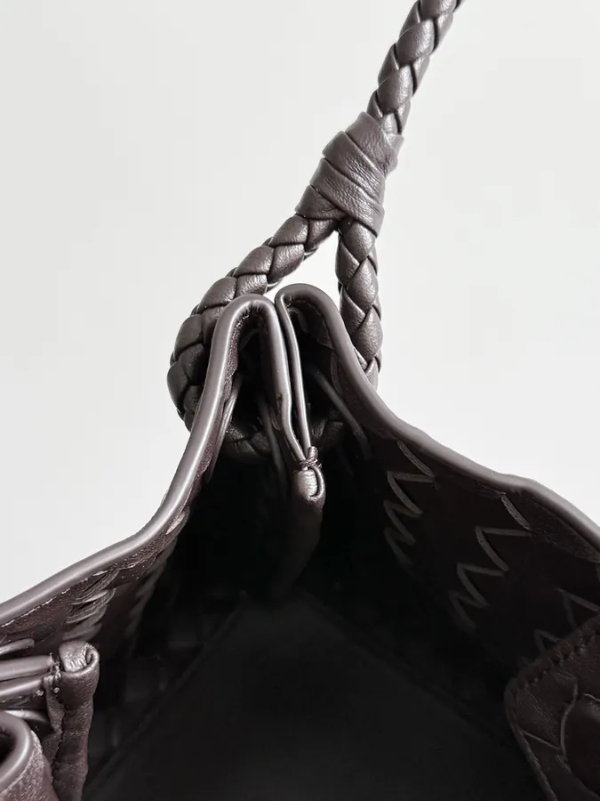 BOTTEGA VENETA 2025 Autumn New Medium Parachuta
