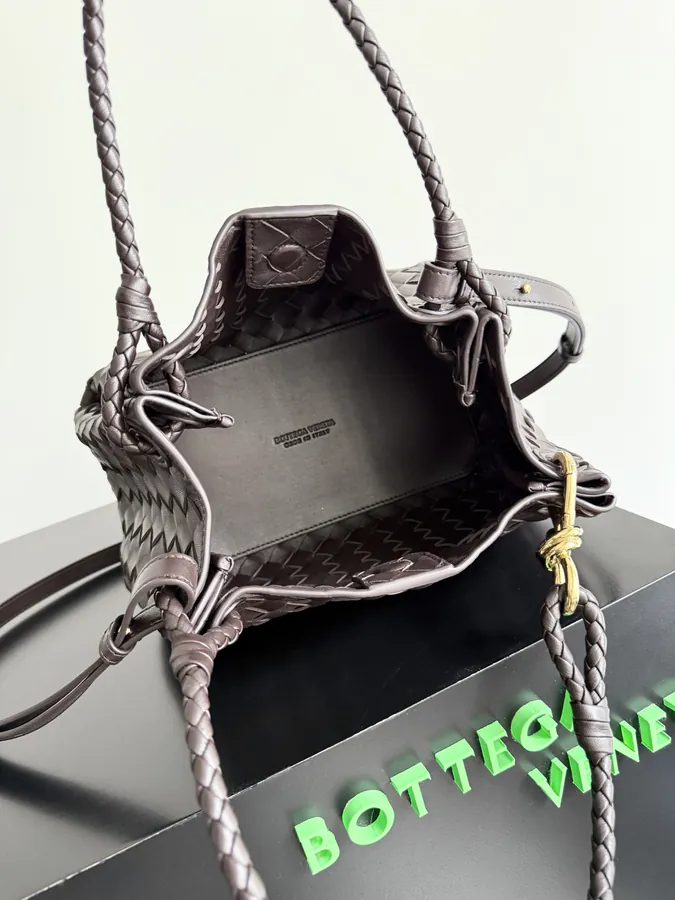 BOTTEGA VENETA 2025 Autumn New Medium Parachuta