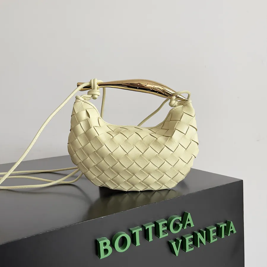 BV Mini Sardine Elegant & Stylish Bucket Bag