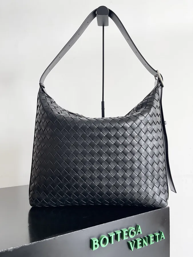 BOTTEGA VENETA Traveler Bucket Bag in Grained Calfskin