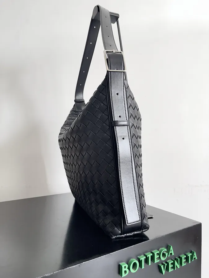 BOTTEGA VENETA Traveler Bucket Bag in Grained Calfskin