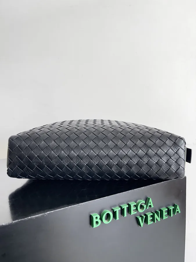 BOTTEGA VENETA Traveler Bucket Bag in Grained Calfskin