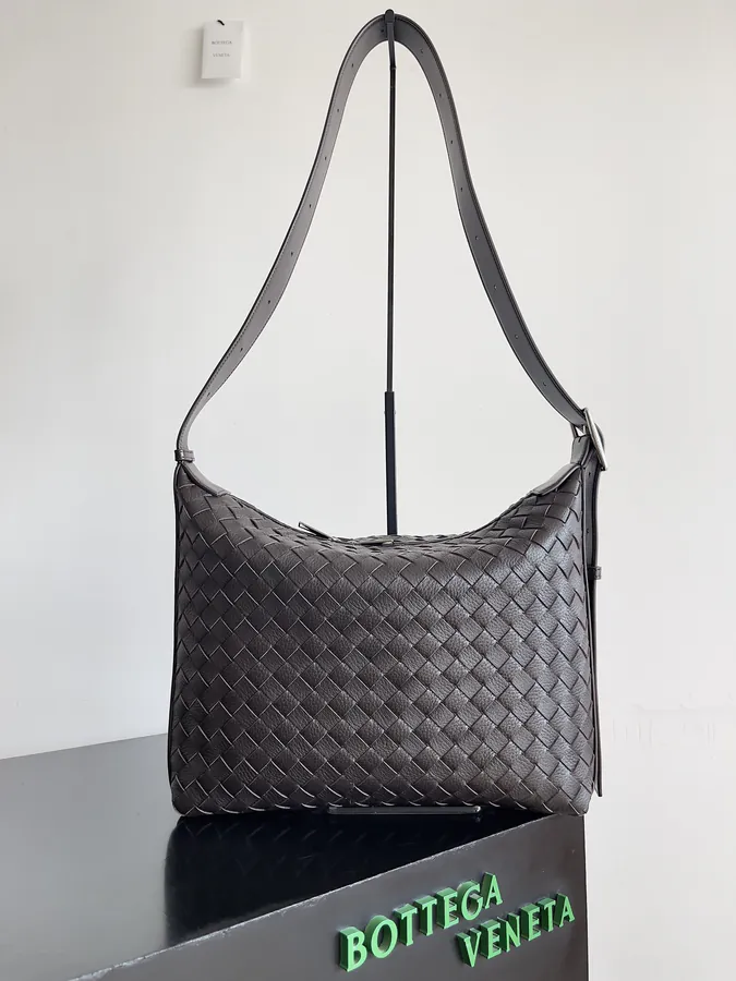 BOTTEGA VENETA Traveler Bucket Bag in Grained Calfskin