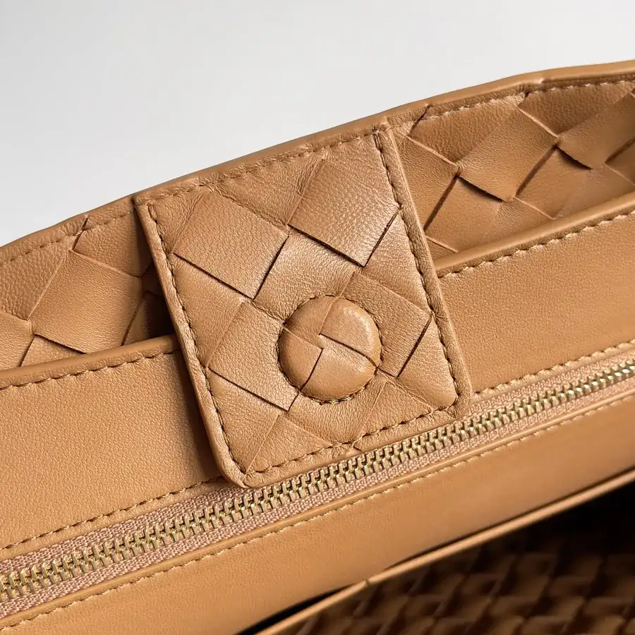 Bottega Veneta 2023 New Andiamo Bucket Bag
