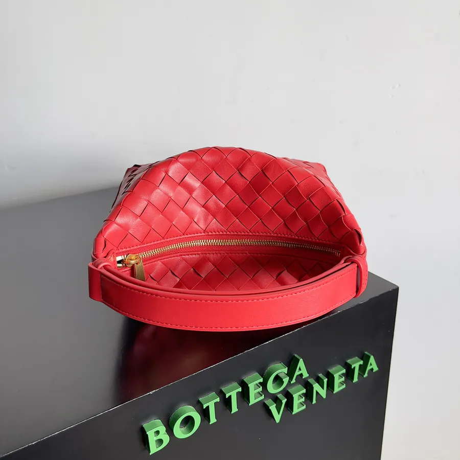 Bottega Veneta 2024 Trendy Bento Bag with Intrecciato Craftsmanship
