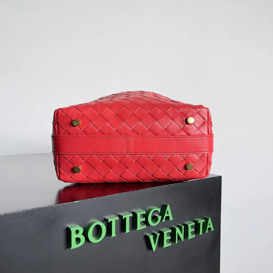 Bottega Veneta 2024 Trendy Bento Bag with Intrecciato Craftsmanship