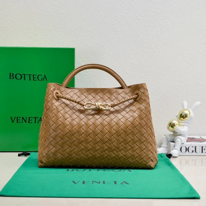 Bottega Veneta 2023 New Andiamo Bucket Bag