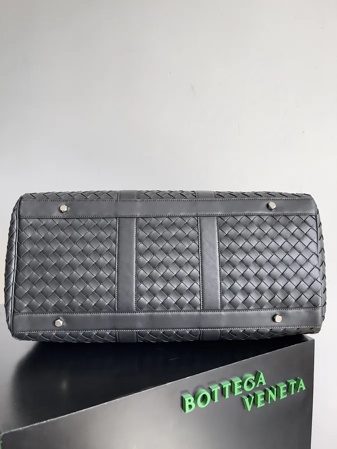 BV Woven Travel Bag A Distinctive Travel Bag for Elite Professionals