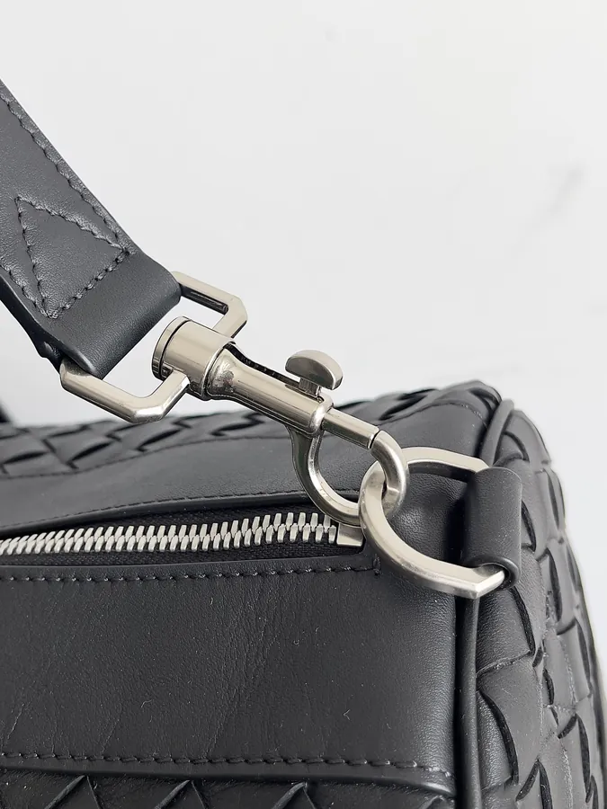 BV Woven Travel Bag A Distinctive Travel Bag for Elite Professionals