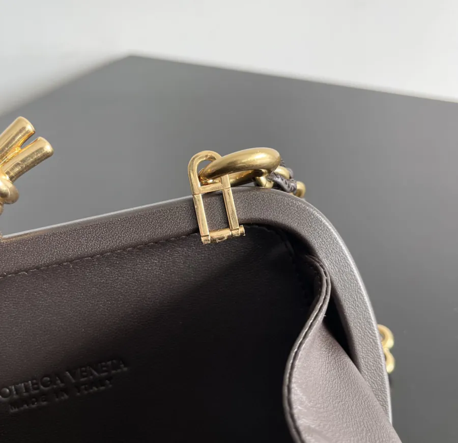 BOTTEGA VENETA Ladies KNOT Evening Bag Chain Edition