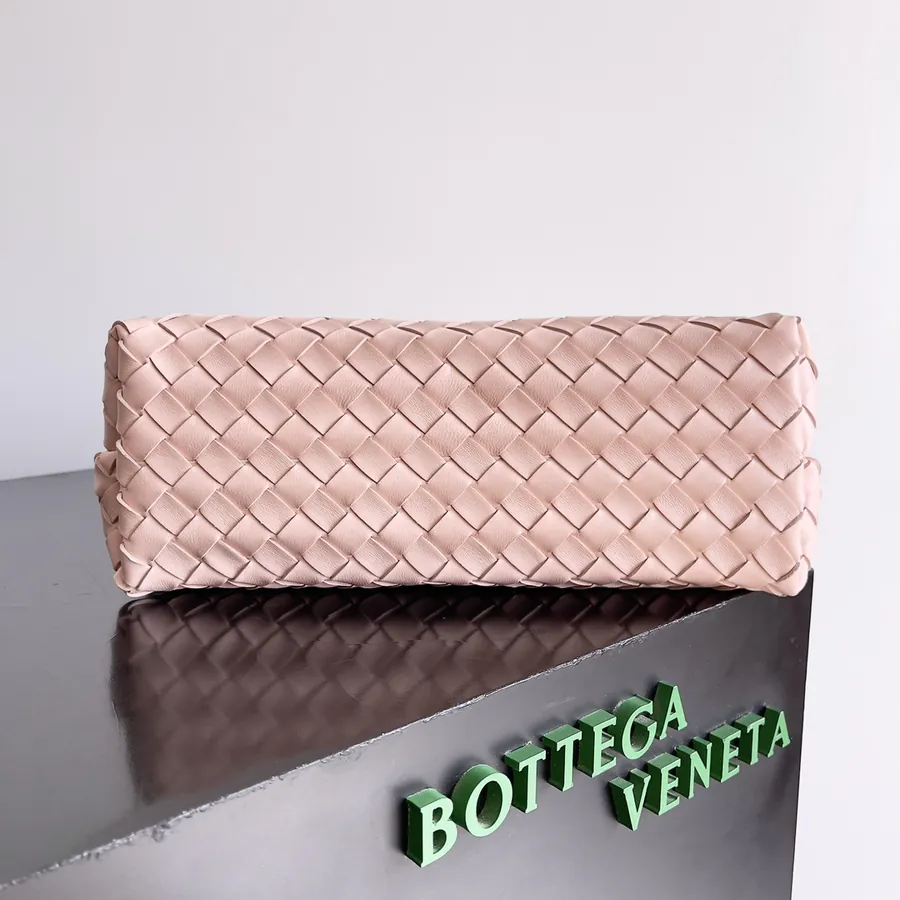 Bottega Veneta 2023 New Andiamo Bucket Bag