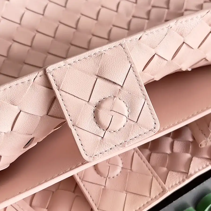 Bottega Veneta 2023 New Andiamo Bucket Bag