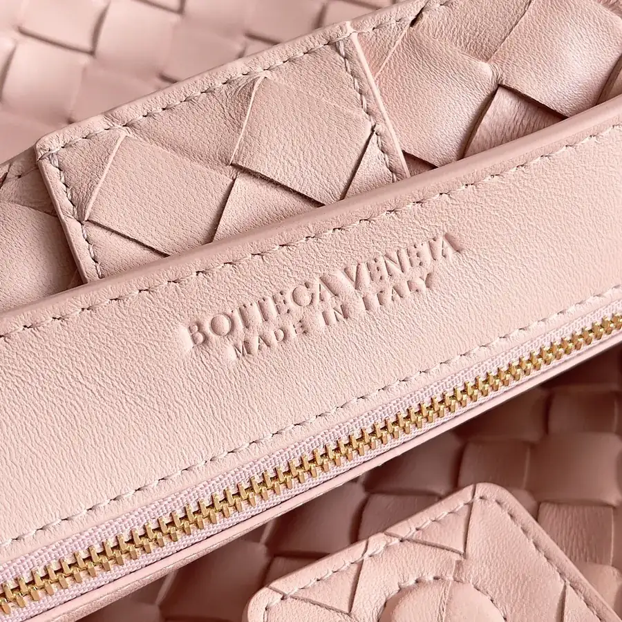 Bottega Veneta 2023 New Andiamo Bucket Bag