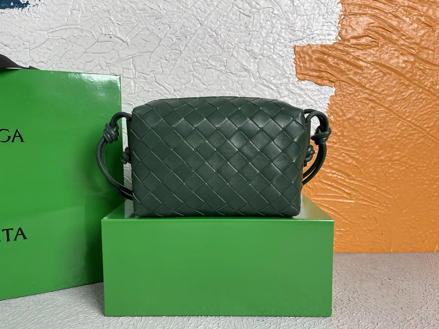 BOTTEGA VENETA 2021 New Ladies Pouch Crossbody Bag