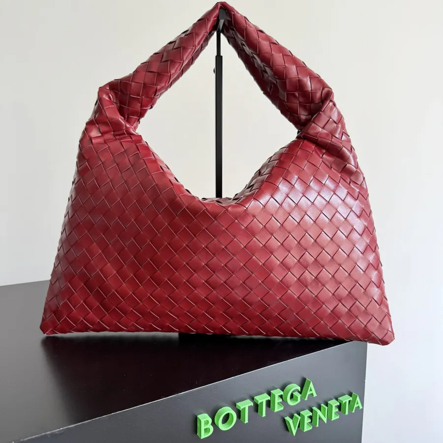 Bottega Veneta Hop Tote Seamless Design, Grained Calfskin