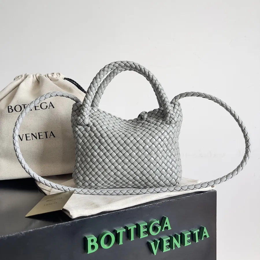 BV Classic Intrecciato Tote