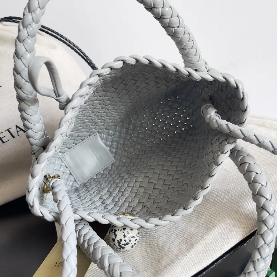 BV Classic Intrecciato Tote