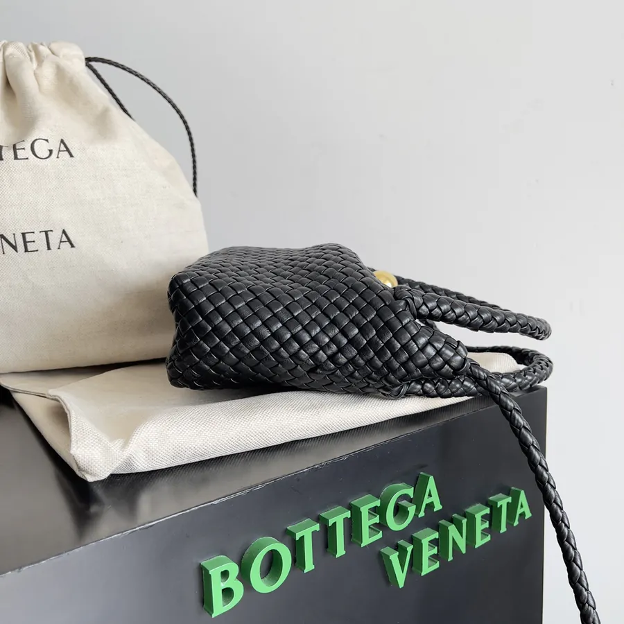 BV Classic Intrecciato Tote TOSCA
