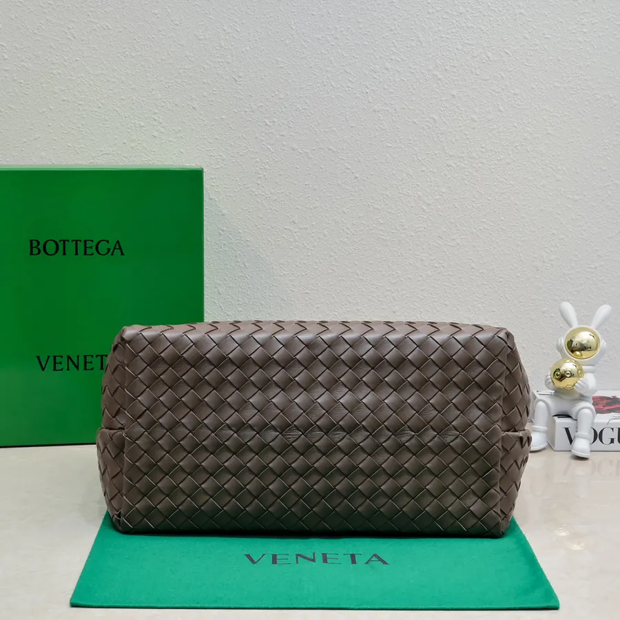 Bottega Veneta Andiamo Handbag Classic Leather Weave with Gold Tassel