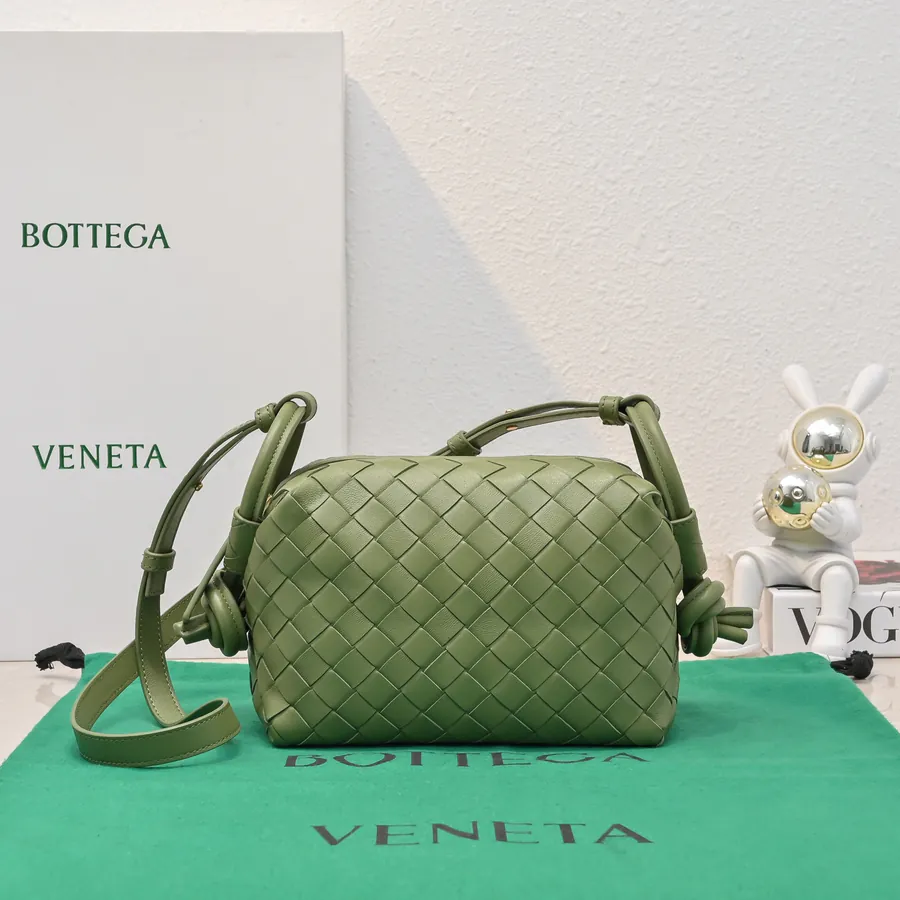 BOTTEGA VENETA New Loop Minimalist Design, Versatile Carry