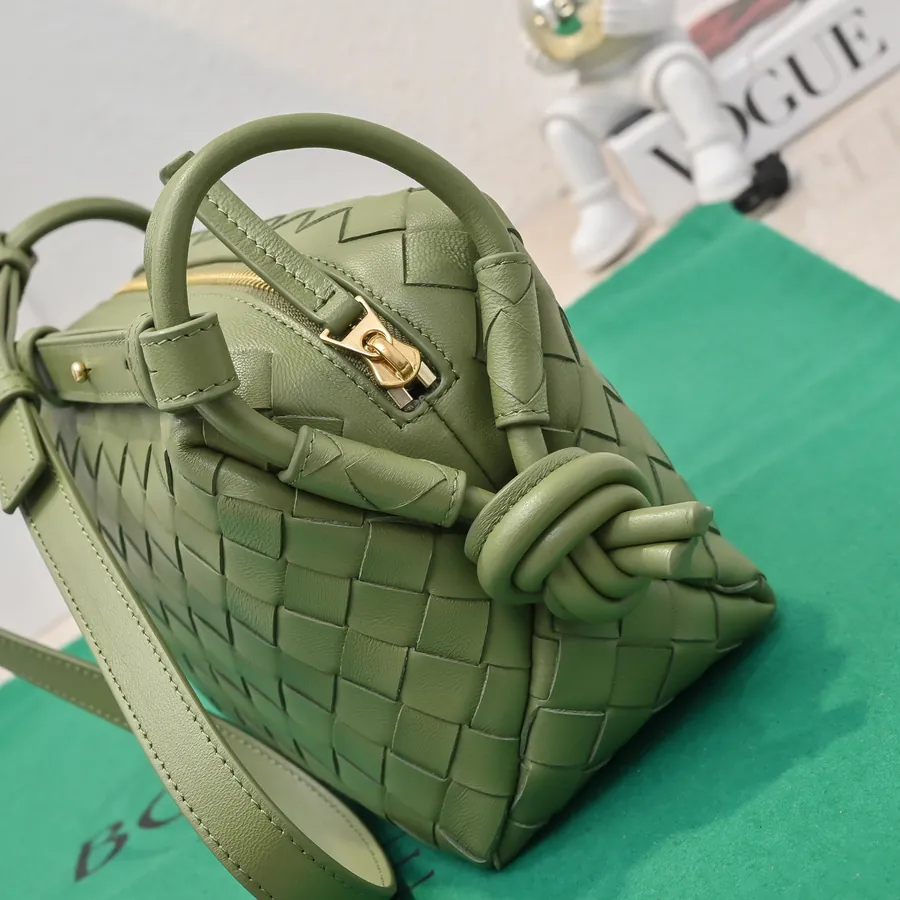 BOTTEGA VENETA New Loop Minimalist Design, Versatile Carry