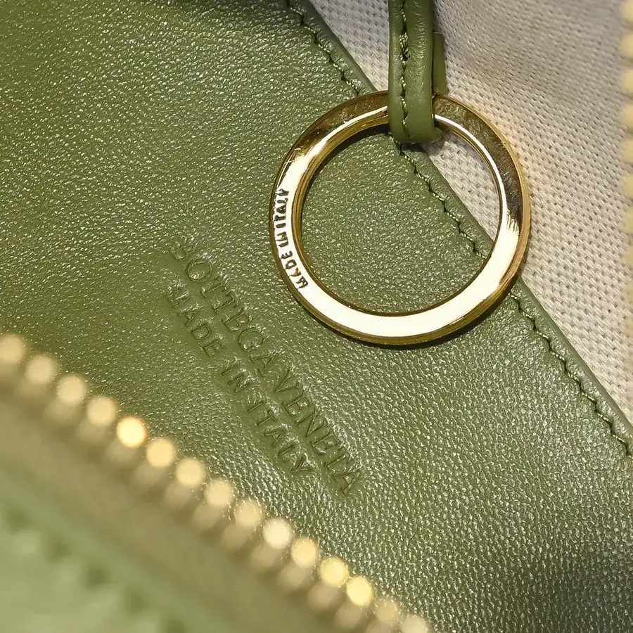 BOTTEGA VENETA New Loop Minimalist Design, Versatile Carry