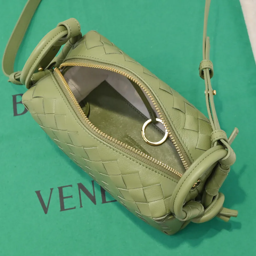 BOTTEGA VENETA New Loop Minimalist Design, Versatile Carry