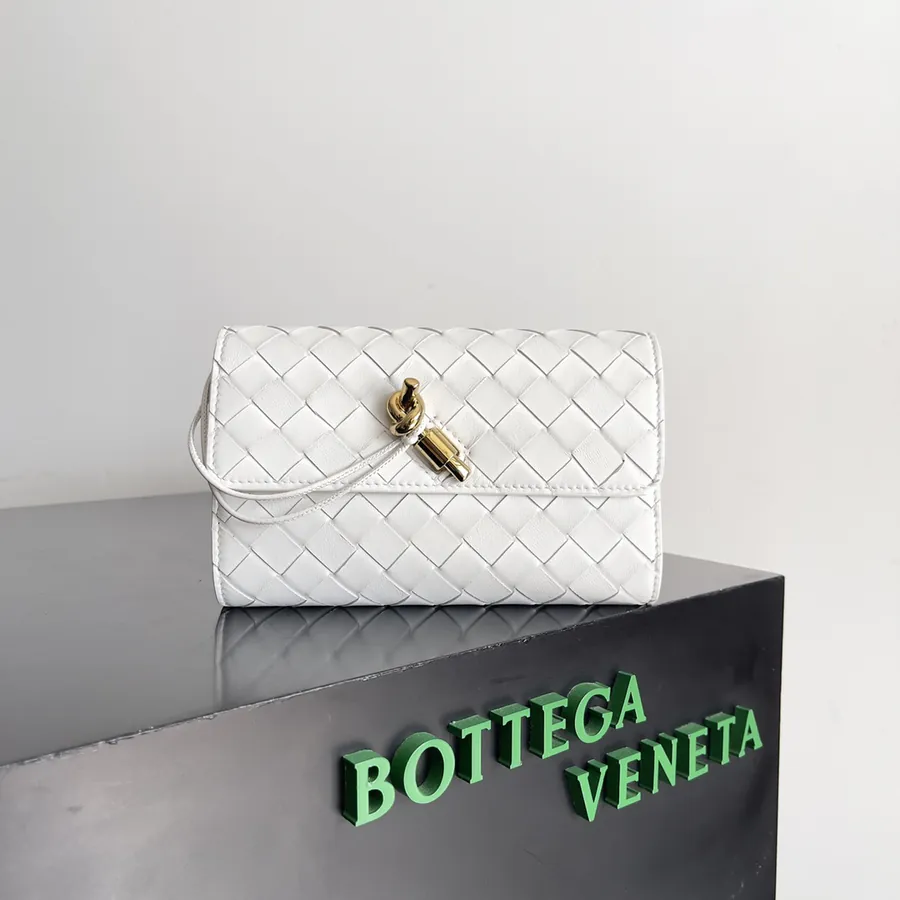 BV Andiamo Handbag Elegance and Craftsmanship