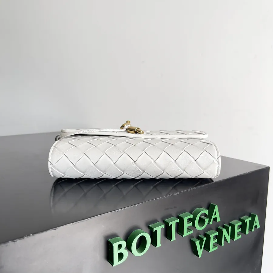 BV Andiamo Handbag Elegance and Craftsmanship