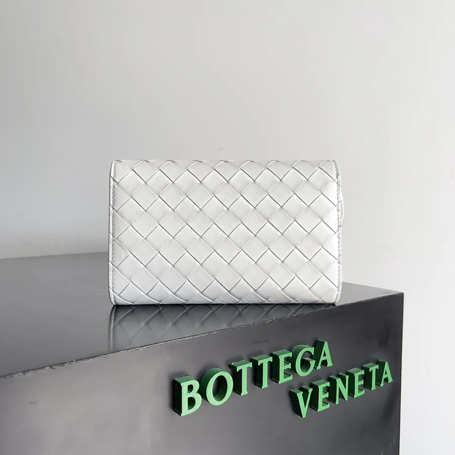 BV Andiamo Handbag Elegance and Craftsmanship
