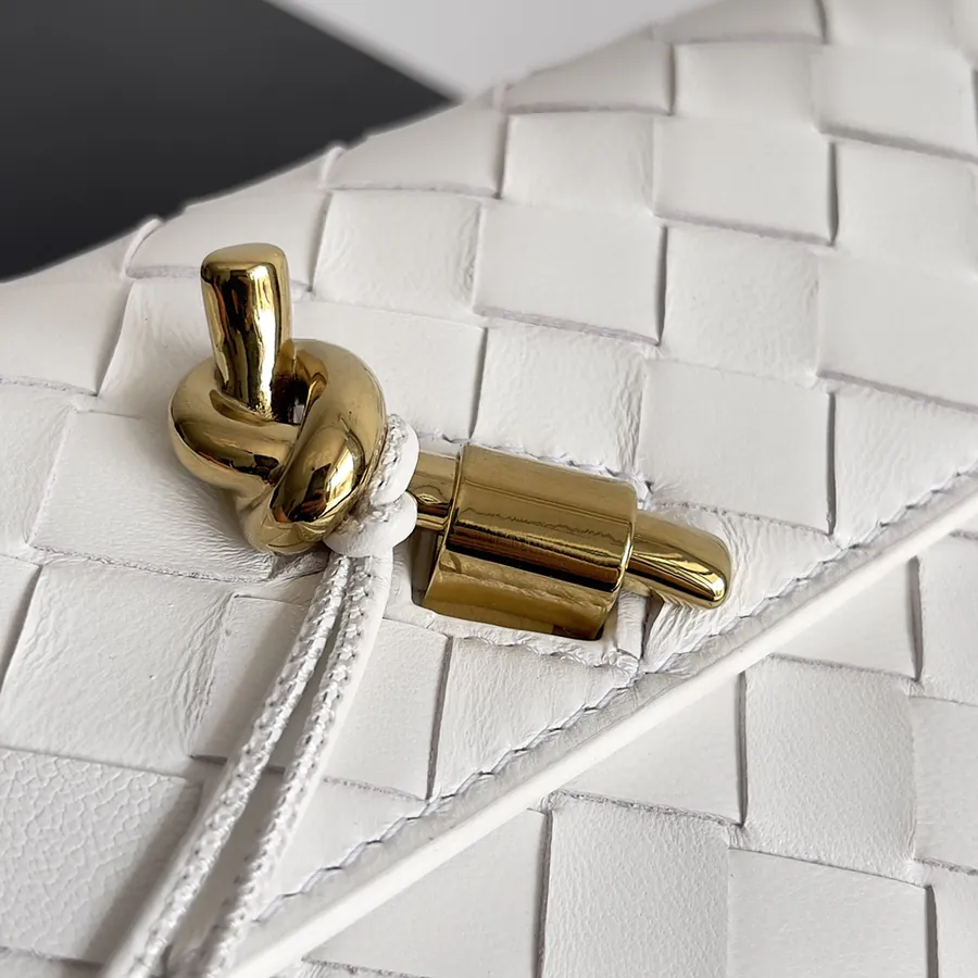 BV Andiamo Handbag Elegance and Craftsmanship