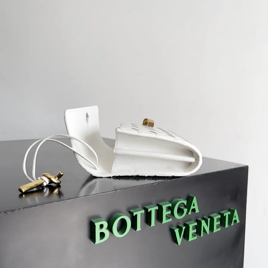 BV Andiamo Handbag Elegance and Craftsmanship