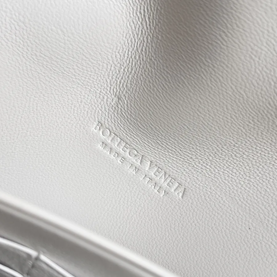 BV Andiamo Handbag Elegance and Craftsmanship
