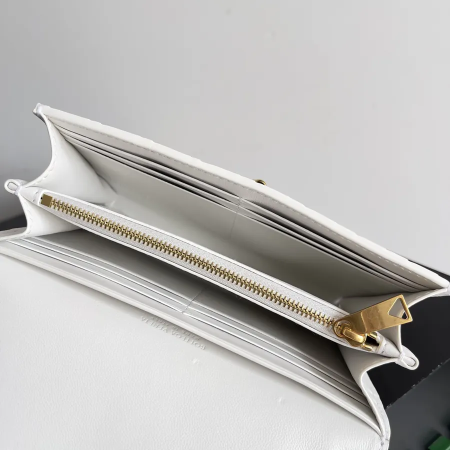 BV Andiamo Handbag Elegance and Craftsmanship