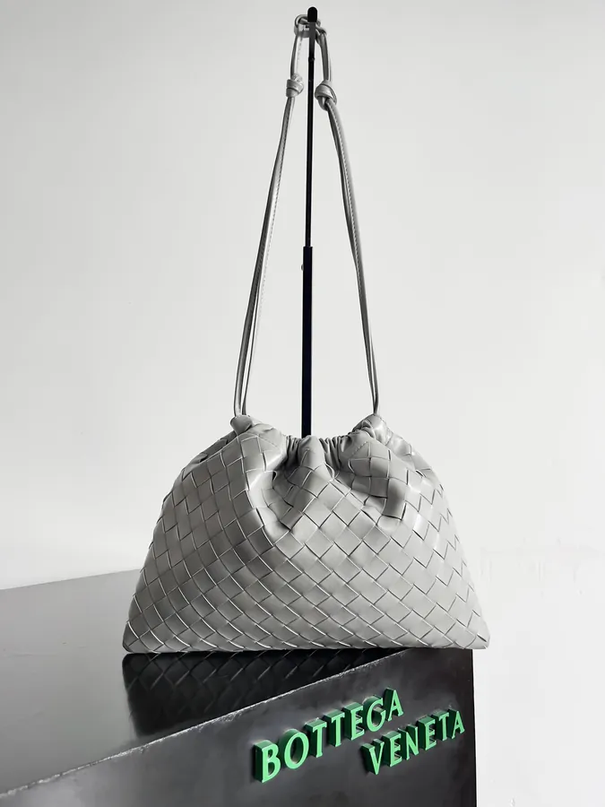 BOTTEGA VENETA Dustbag Stylish and Spacious
