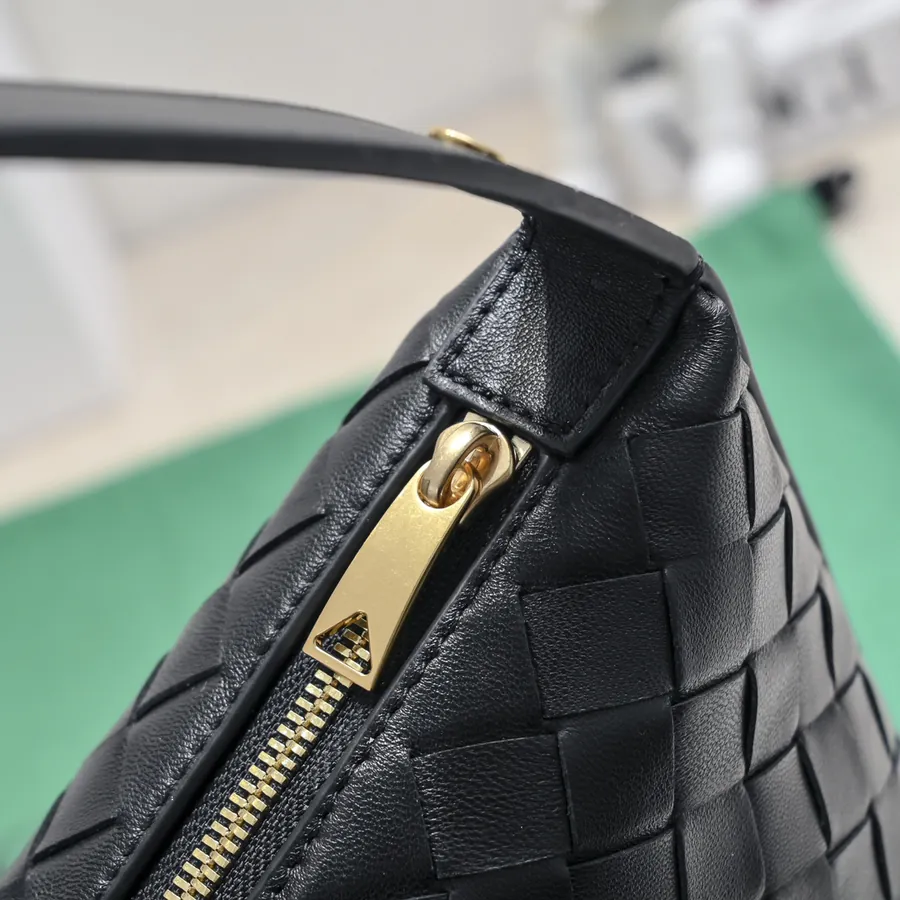 Bottega Veneta Intrecciato Lunch Tote