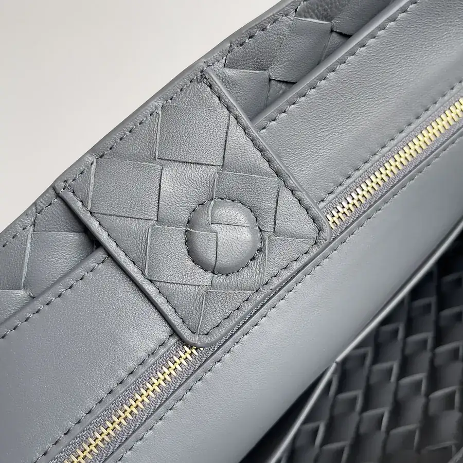 Bottega Veneta 2023 New Andiamo Bucket Bag