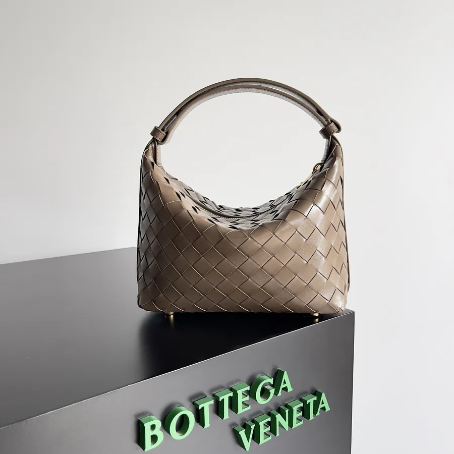 Bottega Veneta Naa Small Lamb Leather Lunch Bag