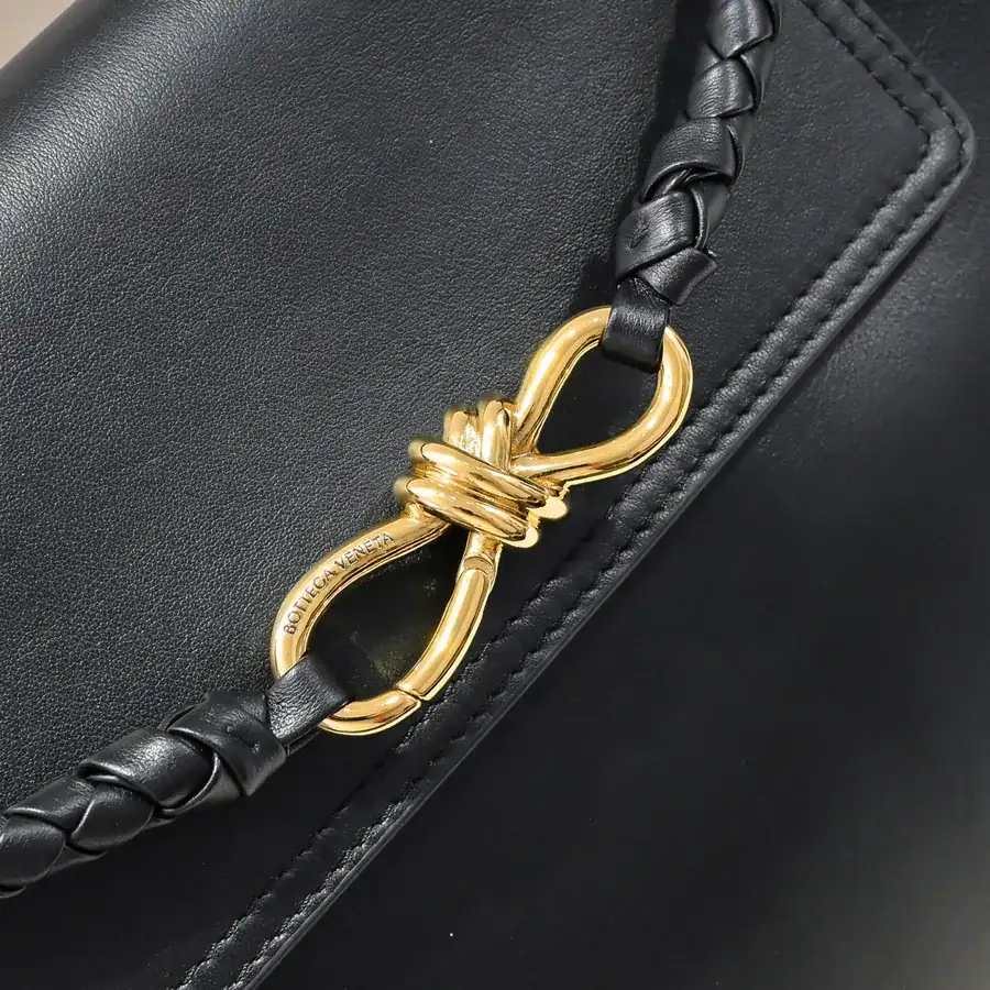 Bv Ciao Ciao Handbag Casual Elegance
