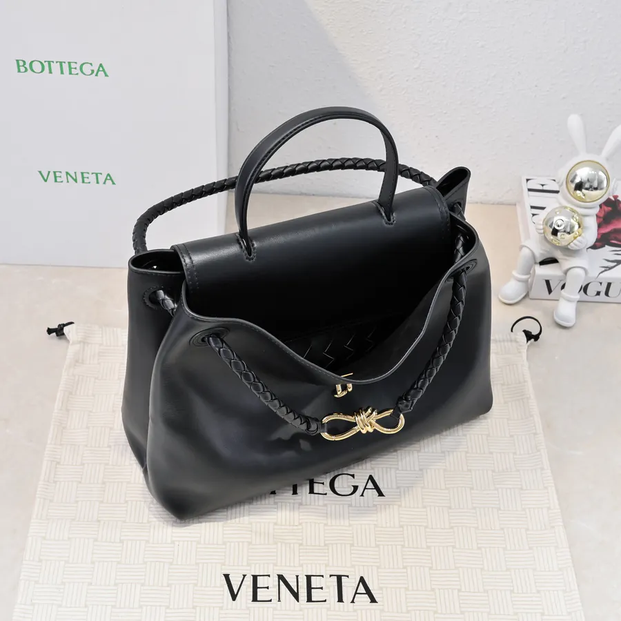 Bv Ciao Ciao Handbag Casual Elegance