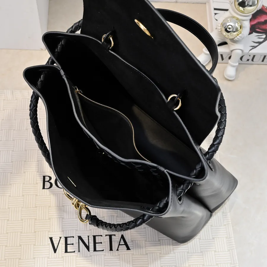 Bv Ciao Ciao Handbag Casual Elegance