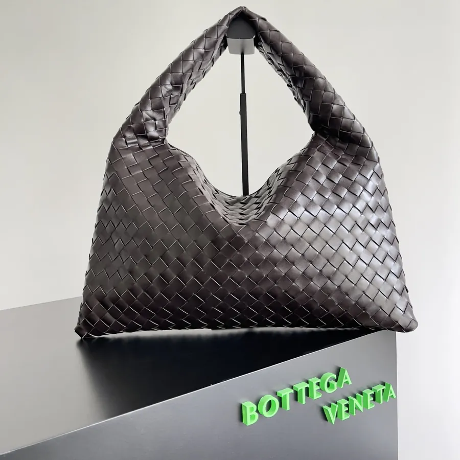 Bottega Veneta Hop Tote Seamless Design, Grained Calfskin