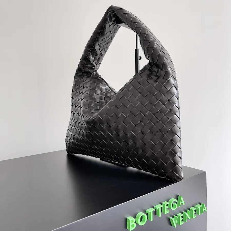 Bottega Veneta Hop Tote Seamless Design, Grained Calfskin