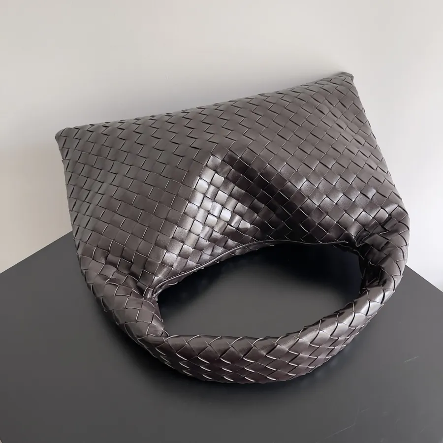 Bottega Veneta Hop Tote Seamless Design, Grained Calfskin