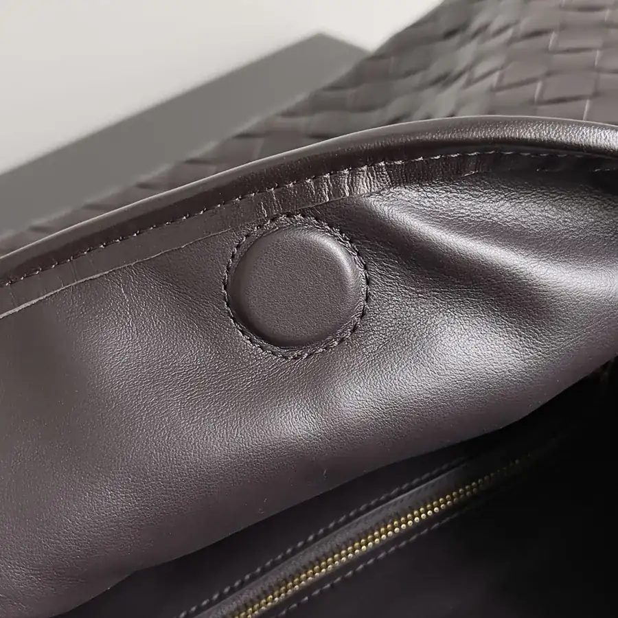 Bottega Veneta Hop Tote Seamless Design, Grained Calfskin