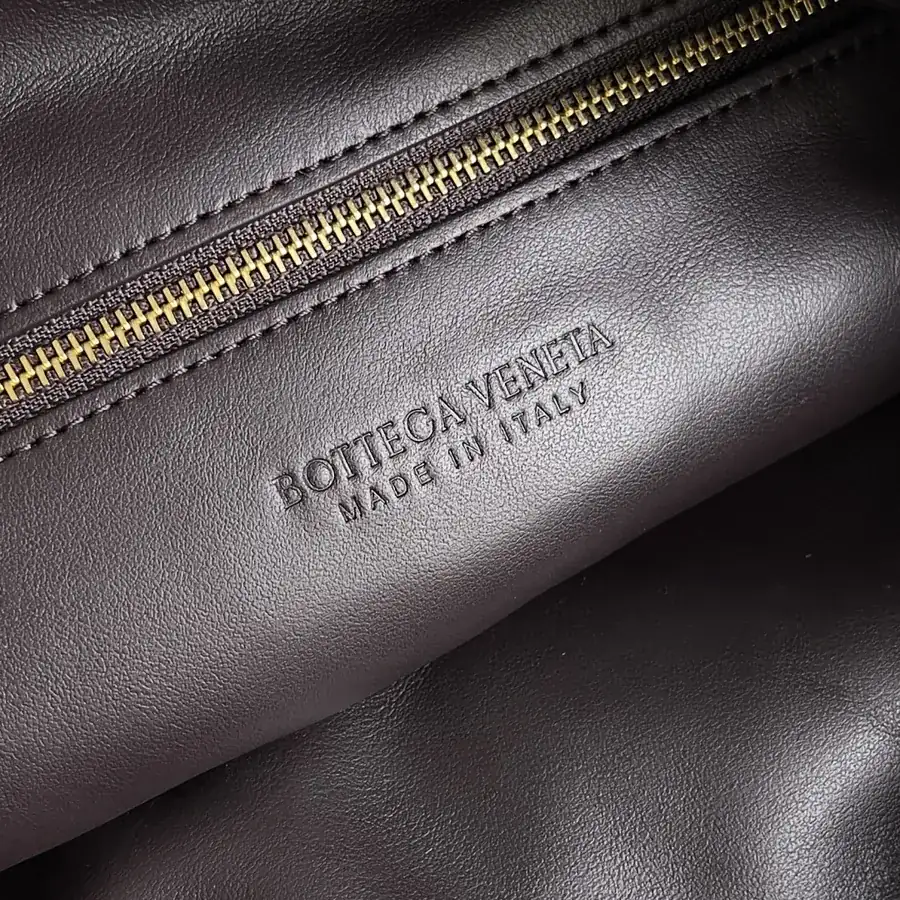 Bottega Veneta Hop Tote Seamless Design, Grained Calfskin