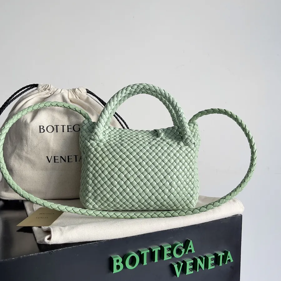 BV Classic Intrecciato Tote TOSCA