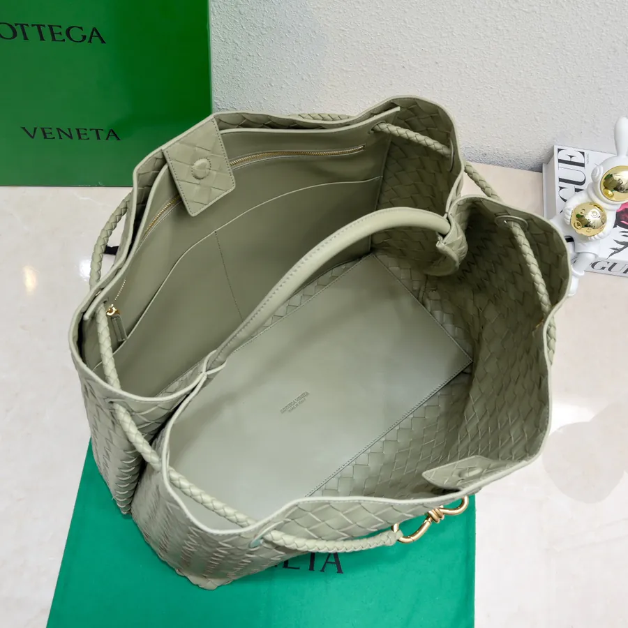 Bottega Veneta Andiamo Handbag Nappa Leather, Adjustable Strap