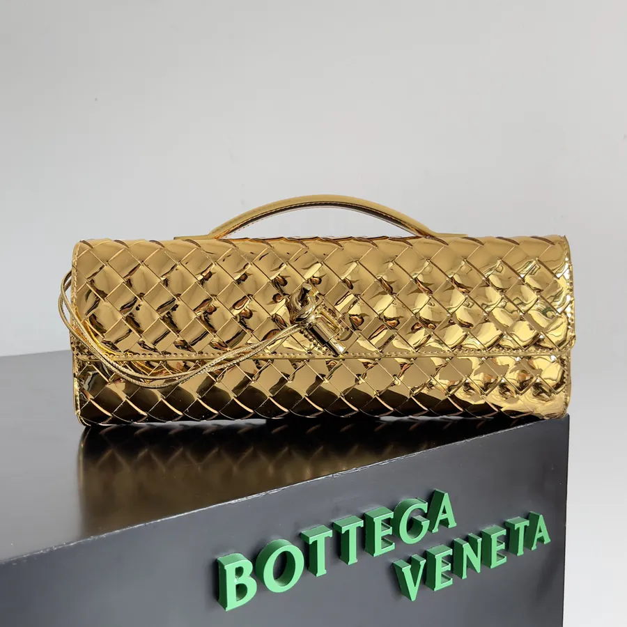BV Andiamo Evening Clutch, A Must Have for Minimalist and Sophisticated Style